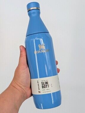 New Stanley 20 oz All Day Slim Bottle Stainless Steel no Spill blue sky gloss